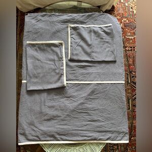 Twin summer weight bed cover and 2 standard matching shams